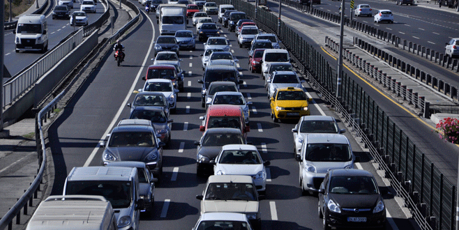 Şehrin merkezinde trafik düzenlemesi