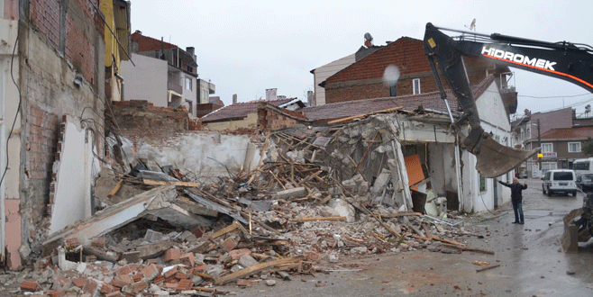 Umurbey meydanına kavuşuyor