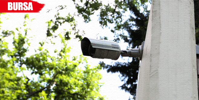 Çaldıkları güvenlik kamerası tarafından görüntülendiler