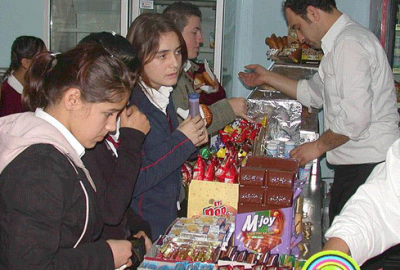 Okul kantinlerinde kola ve çikolata satılmayacak