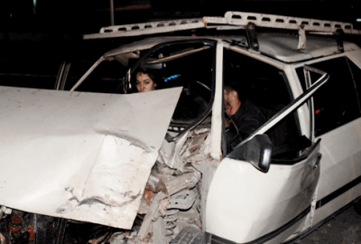 Yaralı halde sevgilisinin yanından ayrılmadı