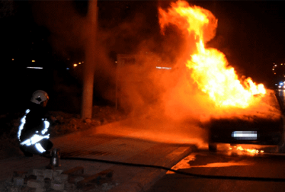 Bir saat önce aldığı otomobili alev alev yandı