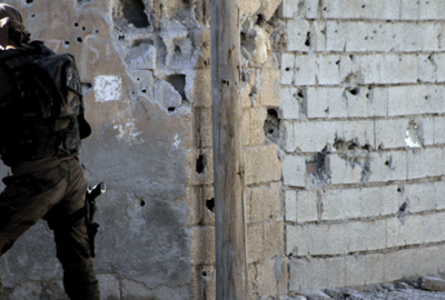 Parmağı kopan polisten duygulandıran davranış