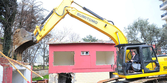 Kaymakamlık lojmanı yıkıldı