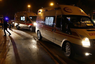 Teröristlerin attığı molotofkokteyli polisin yüzüne geldi