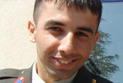 Yarasını saklayıp birliğinin başında şehit düştü