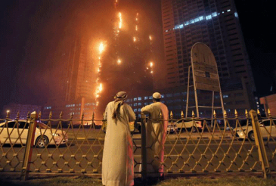 Gökdelende yangın paniği