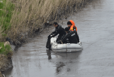 Bir günlük bebek nehre atıldı