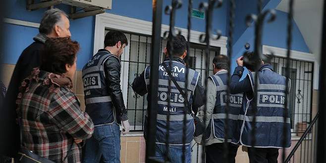 İzmir merkezli ‘Paralel Yapı’ operasyonu: 13 gözaltı