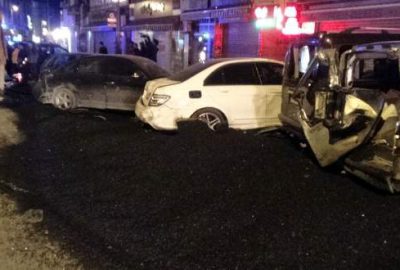 Freni patlayan asfalt yüklü kamyon dehşet saçtı