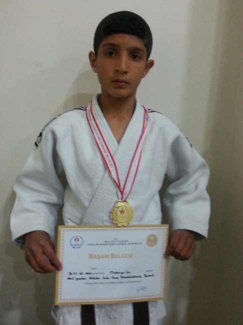 Vanlı Judocudan Altın Madalya