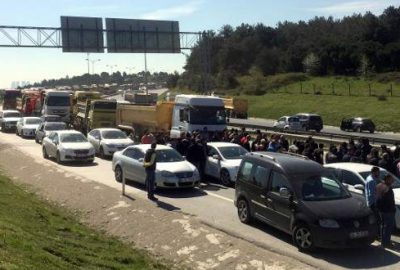 Kamyonculardan trafiği felç eden eylem