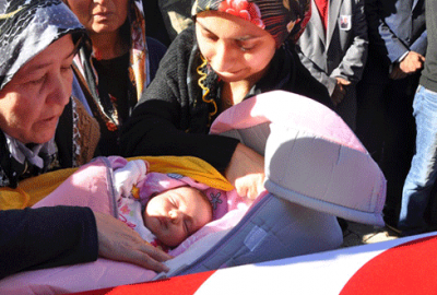 ‘İşte baban’ diyerek babasını gösterdiler