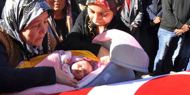 ‘İşte baban’ diyerek babasını gösterdiler