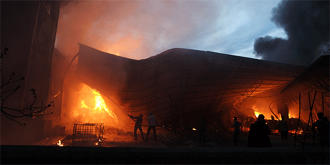 Bursa’daki yangını ahşap ve plastik kasalar büyüttü