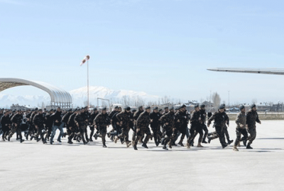 Görür görmez şehide koştular