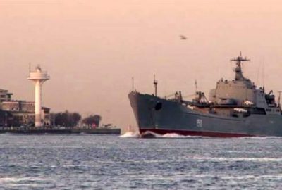 Rus savaş gemisi Boğaz’dan geçti