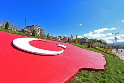 Dulkadiroğlu Belediyesi’nden 140 Metrekarelik Türk Bayrağı