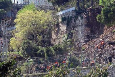 Çay bahçesinin duvarı çöktü!