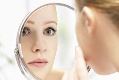 Dermatoloji Uzmanı Dr.Ata Nejat Ertek, ağız kenarı ve burun köprüsü