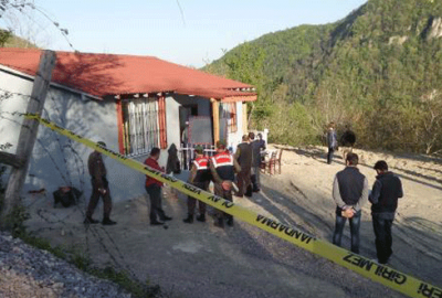 Baba ile oğlu yazlık evlerinde öldürülmüş olarak bulundu