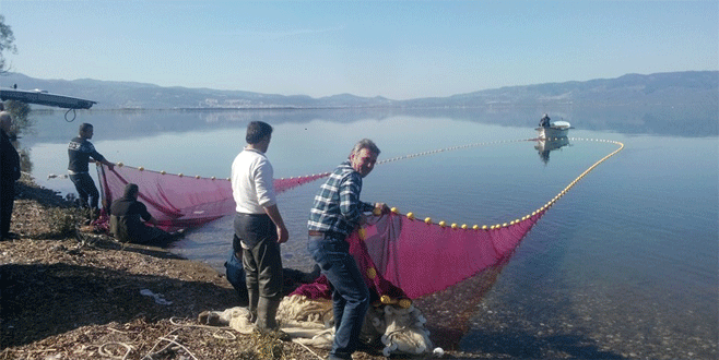 İznik Gölü’nde av zamanı