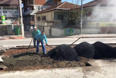 Kartepe’de Asfalt Yama Çalışmaları Sürüyor