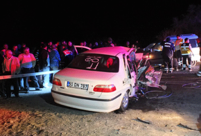 Kafa kafaya çarpıştılar: 3 ölü 2 yaralı