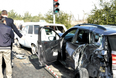 Kamyon, kırmızı ışıkta bekleyen 7 aracı biçti