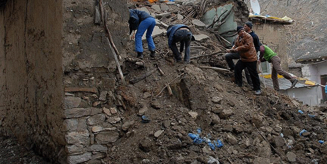 Hakkari’de ev çöktü: 4 ölü, 1 yaralı