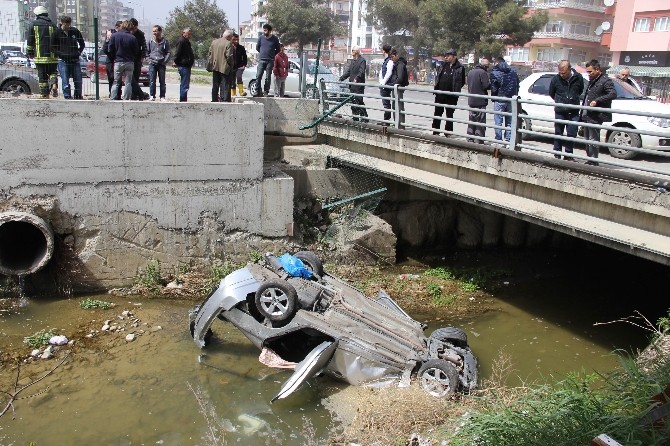 Üniversite Öğrencileri Otomobil İle Dereye Uçtu: 3 Yaralı