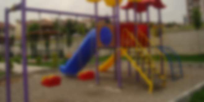 Parka giderken başına kurşun isabet eden çocuk öldü