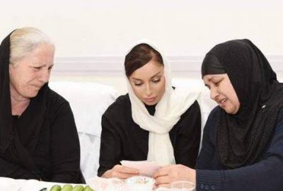 Şehit annelerinin önünde göz yaşlarını tutamadı