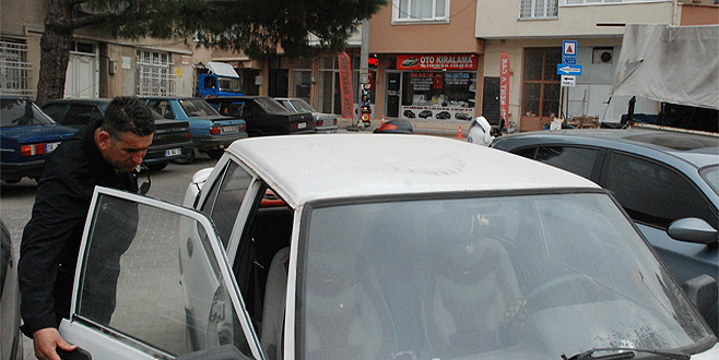 Bursa’da plakasız araç polisi alarma geçirdi