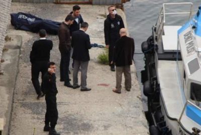 Denizde bir erkek cesedi bulundu