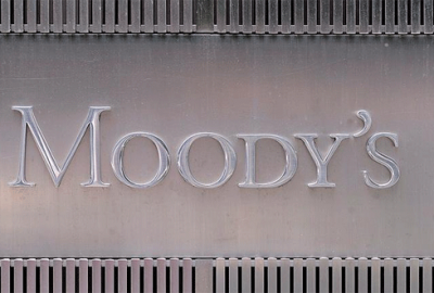 Moody’s petrol devlerinin notunu indirdi