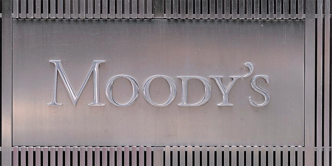 Moody’s petrol devlerinin notunu indirdi
