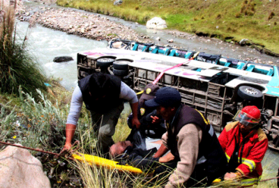 Otobüs nehre uçtu: En az 23 ölü