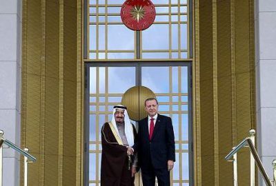 Kral Selman resmi törenle karşılandı