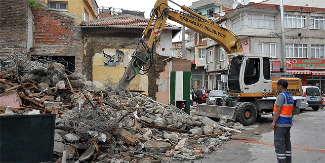 Osmangazi’de caddeler genişliyor