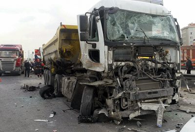 Korkunç kaza! 13 araç birbirine girdi