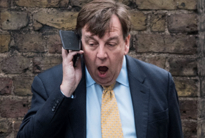 İngiltere Kültür Bakanı’ndan ‘fahişe’ savunması