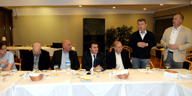 Dündar’dan kardeşlik yemeği