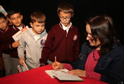 Nilüfer'de minik okurlarıyla bir araya gelen Miyase Sertbarut, okumak ve
