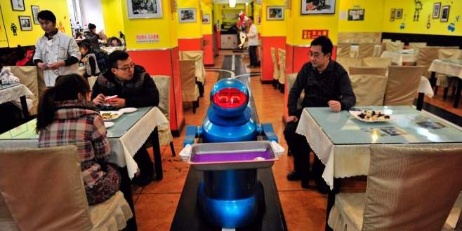 Robotlar iki restoranı iflas ettirdi
