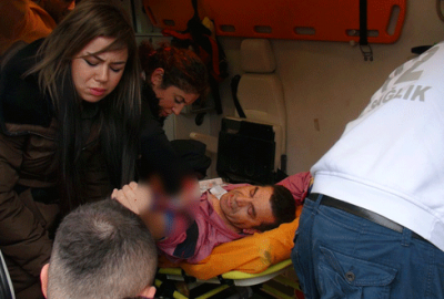 Bir kez daha eski nişanlısının hedefi oldu