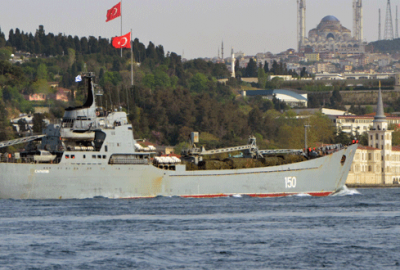 Boğaz’dan geçen Rus gemisinde dikkat çeken detay