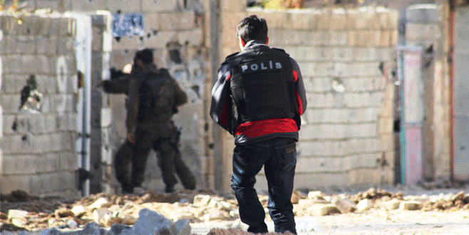 Yüksekova’da bir polis şehit oldu