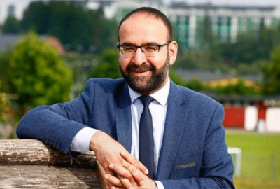 İsveç’te Türk Bakan istifa etti