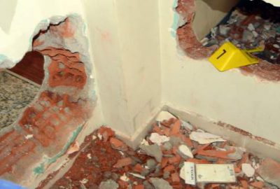 Duvarı delip yarım milyon liralık altını çaldılar